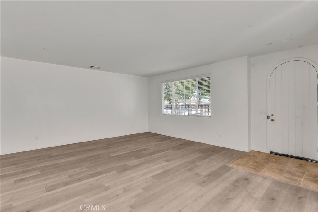 687 South Fillmore Avenue Rialto, CA 92376 - Photo 11 of 34