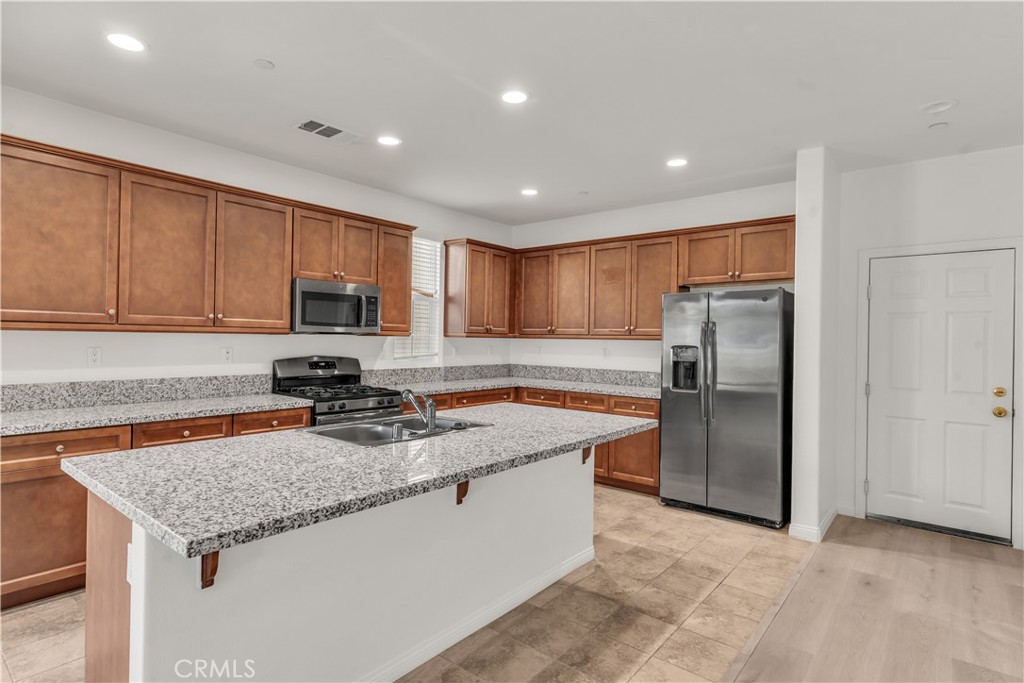 687 South Fillmore Avenue Rialto, CA 92376 - Photo 12 of 34