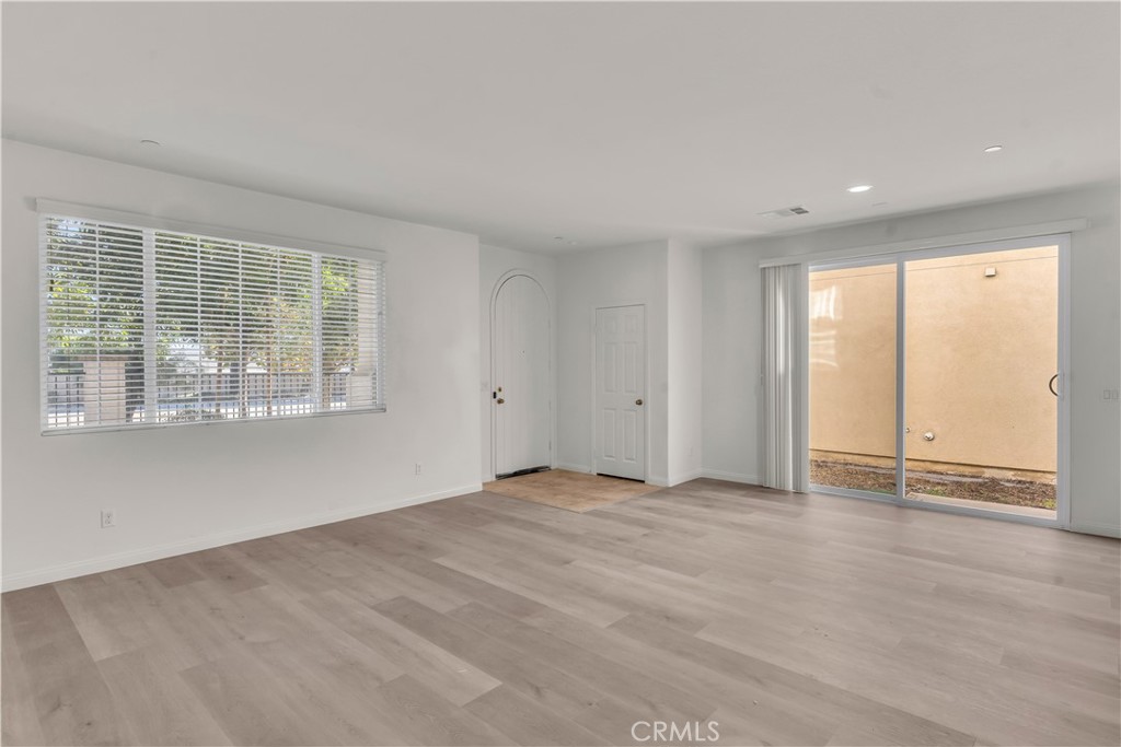 687 South Fillmore Avenue Rialto, CA 92376 - Photo 10 of 34