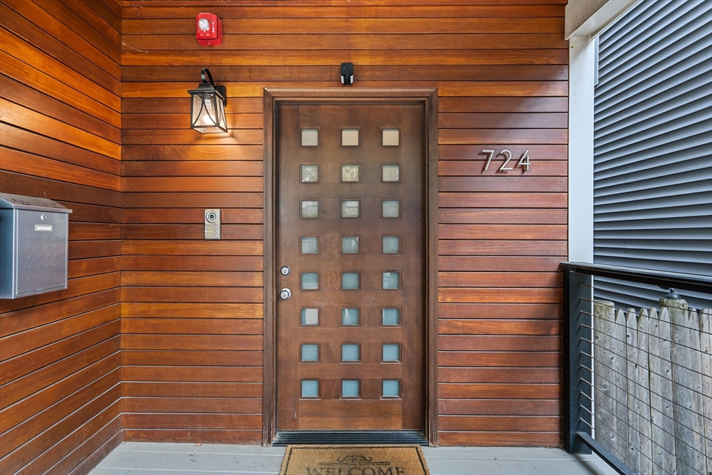 724 East 2nd Street, Unit 2 Boston, MA 02127 - Photo 5 of 31