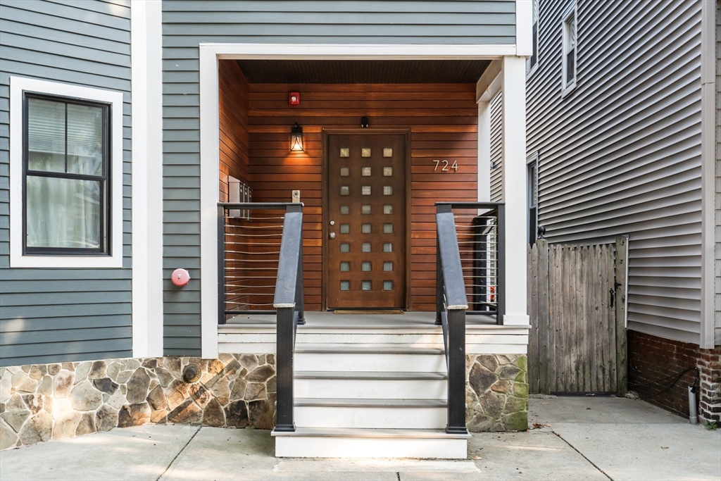 724 East 2nd Street, Unit 2 Boston, MA 02127 - Photo 6 of 31