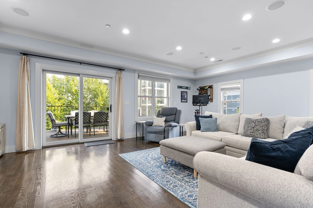 724 East 2nd Street, Unit 2 Boston, MA 02127 - Photo 7 of 31