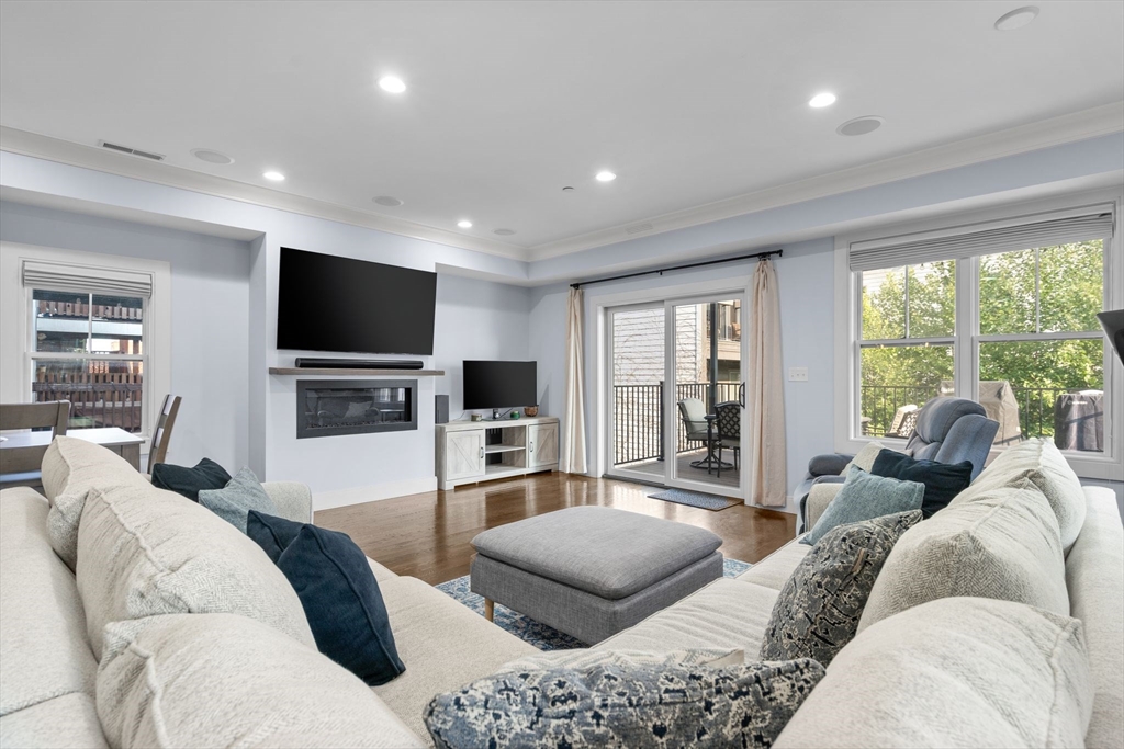 724 East 2nd Street, Unit 2 Boston, MA 02127 - Photo 9 of 31
