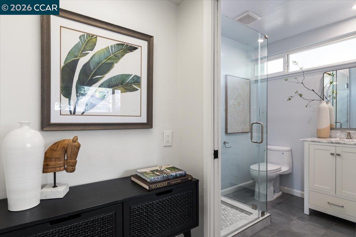 4095 Hamlet Drive Concord, CA 94521 - Photo 12 of 26 a bathroom with a toilet sink and tub