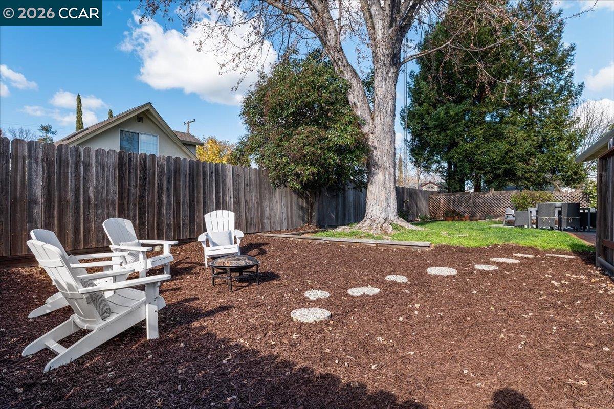4095 Hamlet Drive Concord, CA 94521 - Photo 18 of 26 a backyard of a house with table and chairs