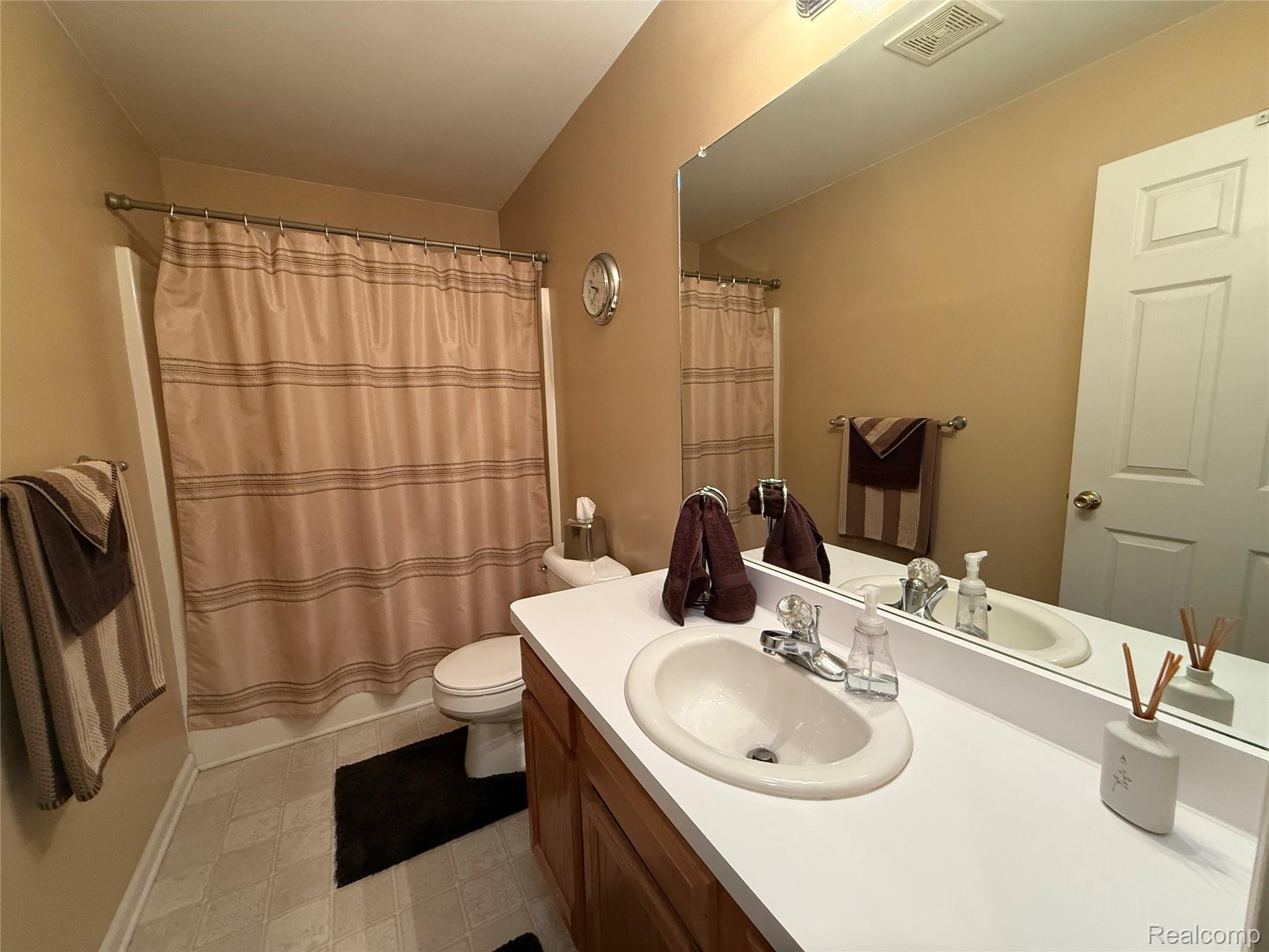 488 Windy Bluff Street Flushing, MI 48433 - Photo 16 of 31 IMG_2727.jpeg