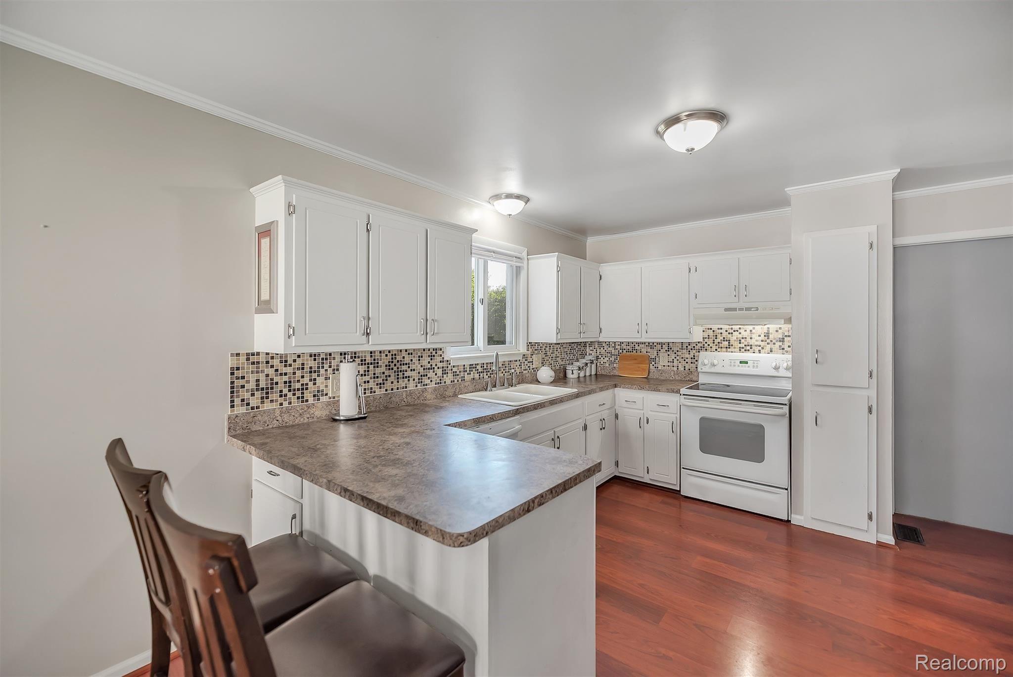 6292 Yorkshire North Riding Road Flint, MI 48532 - Photo 5 of 45 14-6292-Yorkshire-WindowStill-Real-.jpg
