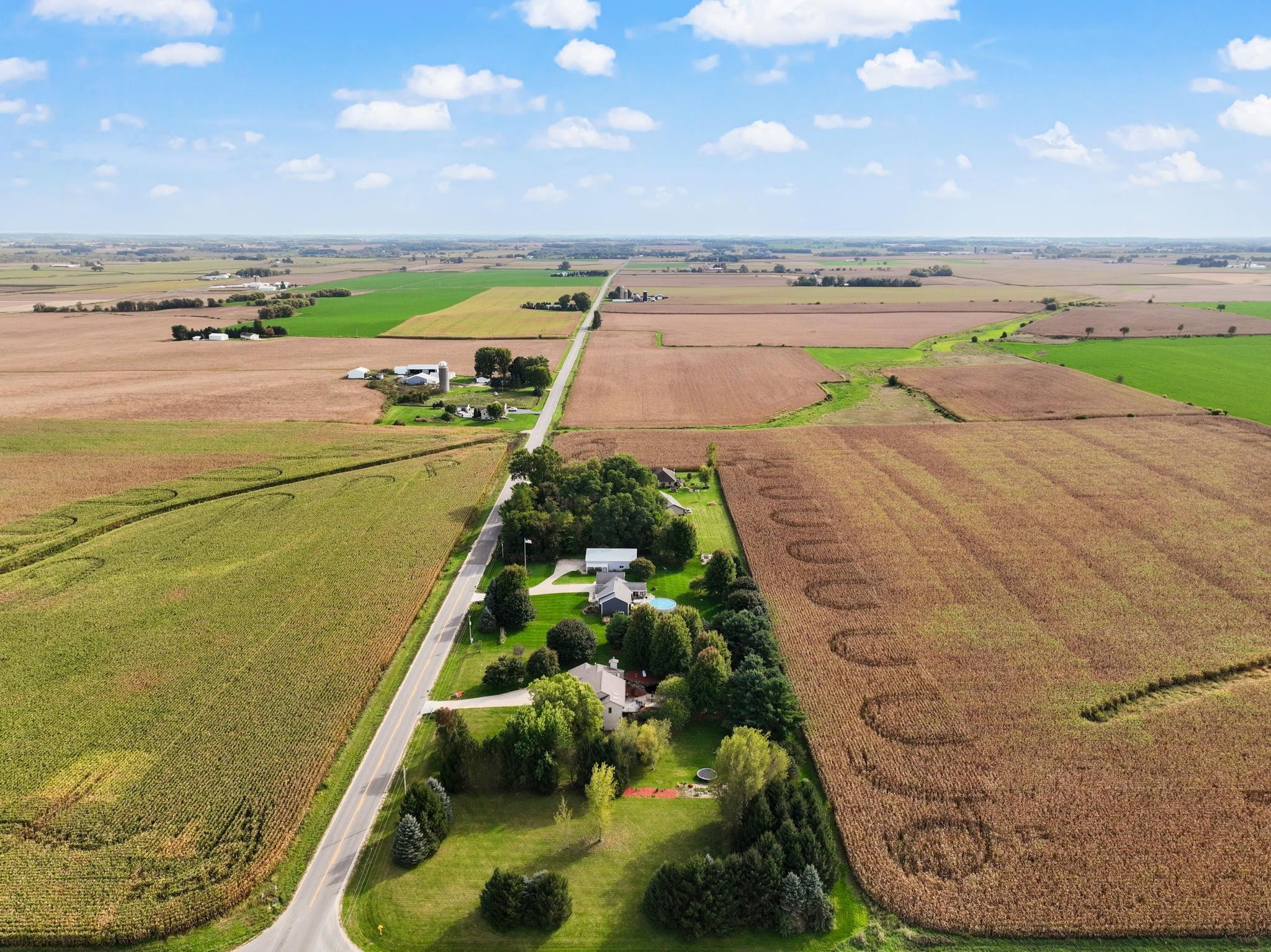 6707 Twin Lane Road Sun Prairie, WI 53590 - Photo 2 of 57
