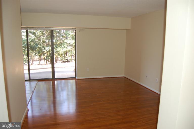 11629 Stoneview Square, Unit 79/2B Reston, VA 20191 - Photo 6 of 10 Family Room
