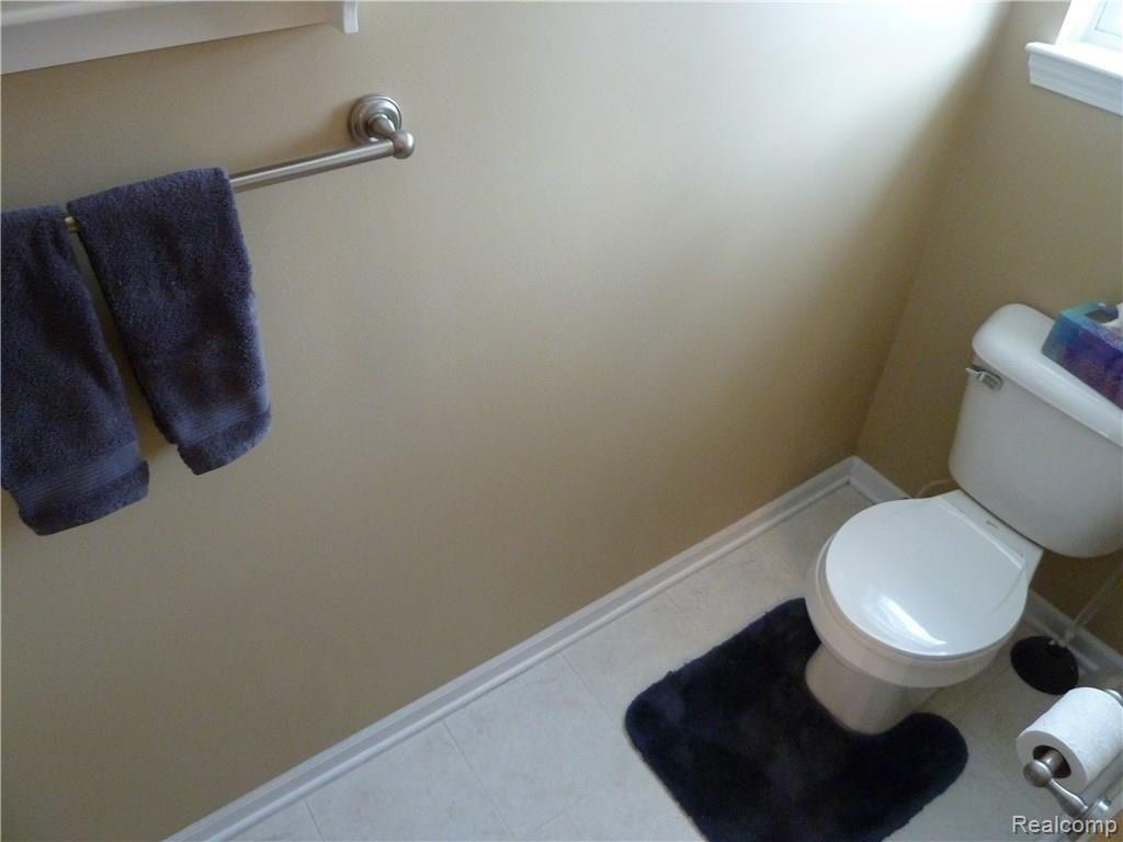 1378 Remsing Street Hartland, MI 48353 - Photo 27 of 52 Master Bath