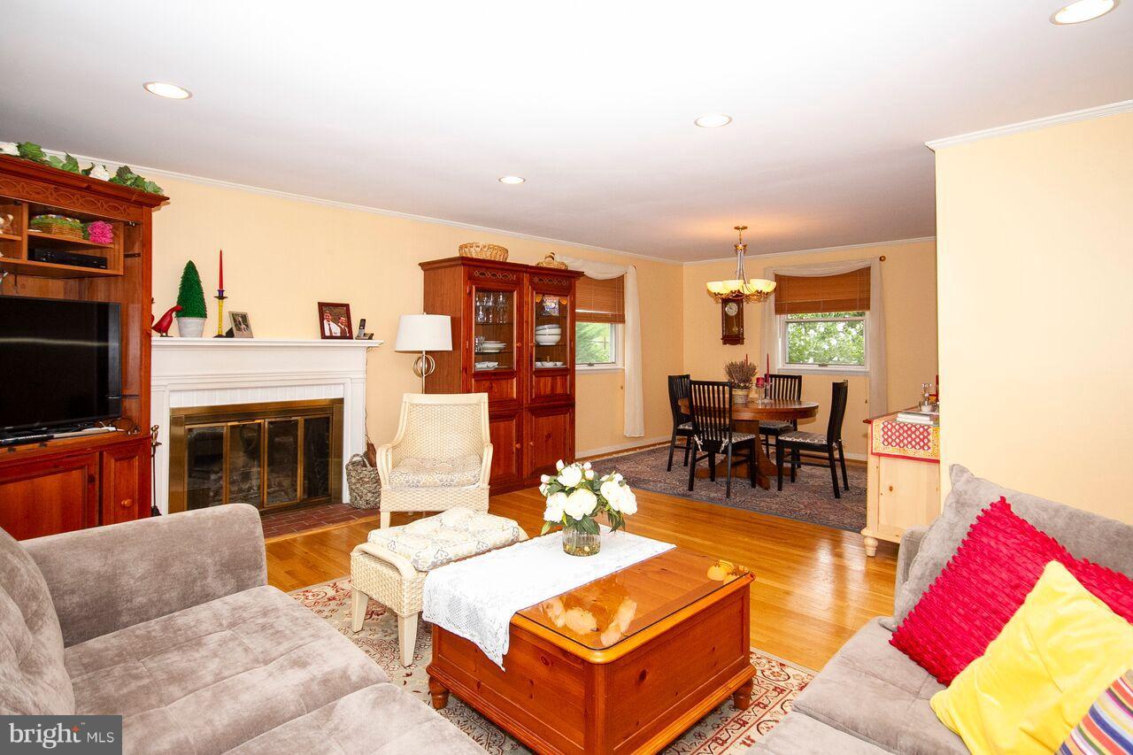 119 Ardoon Road Lutherville-Timonium, MD 21093 - Photo 9 of 27 Living Room