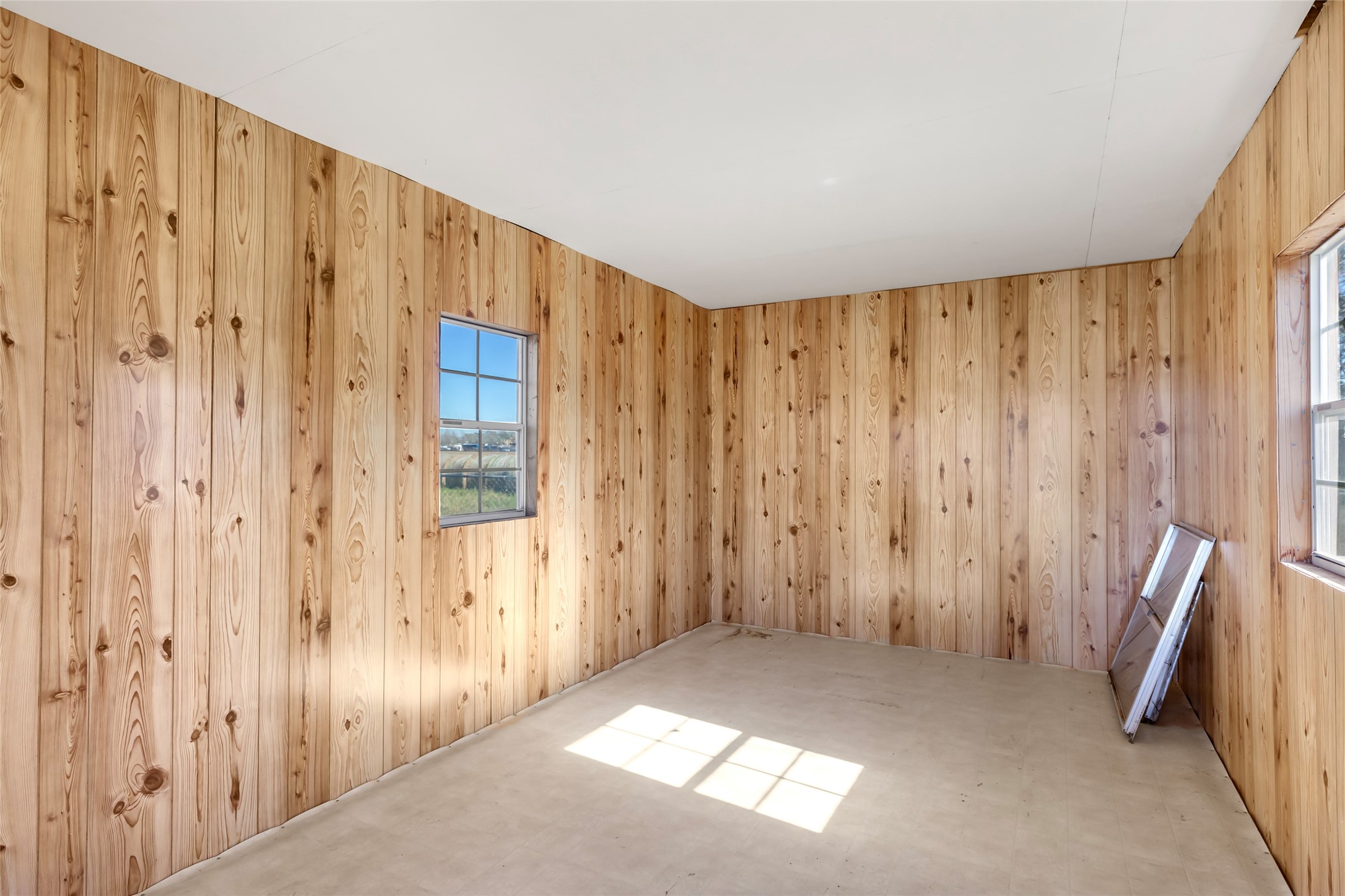 4019 Hillcrest Street Liberty, TX 77575 - Photo 22 of 31 a view of a hallway with entryway