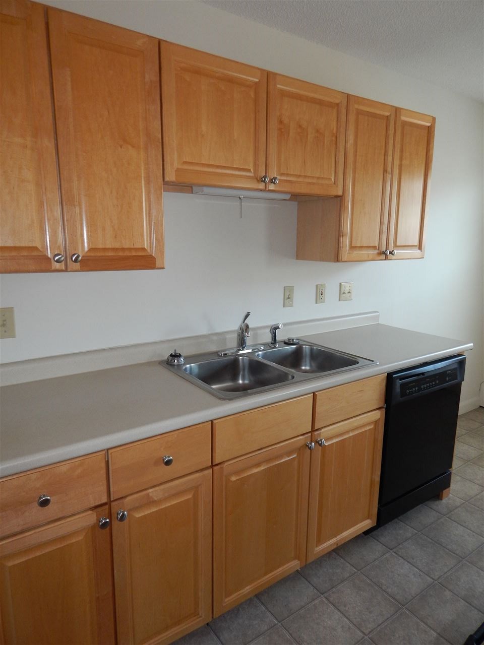 89 Winnacunnet Road, Unit 4 Hampton, NH 03842 - Photo 2 of 19