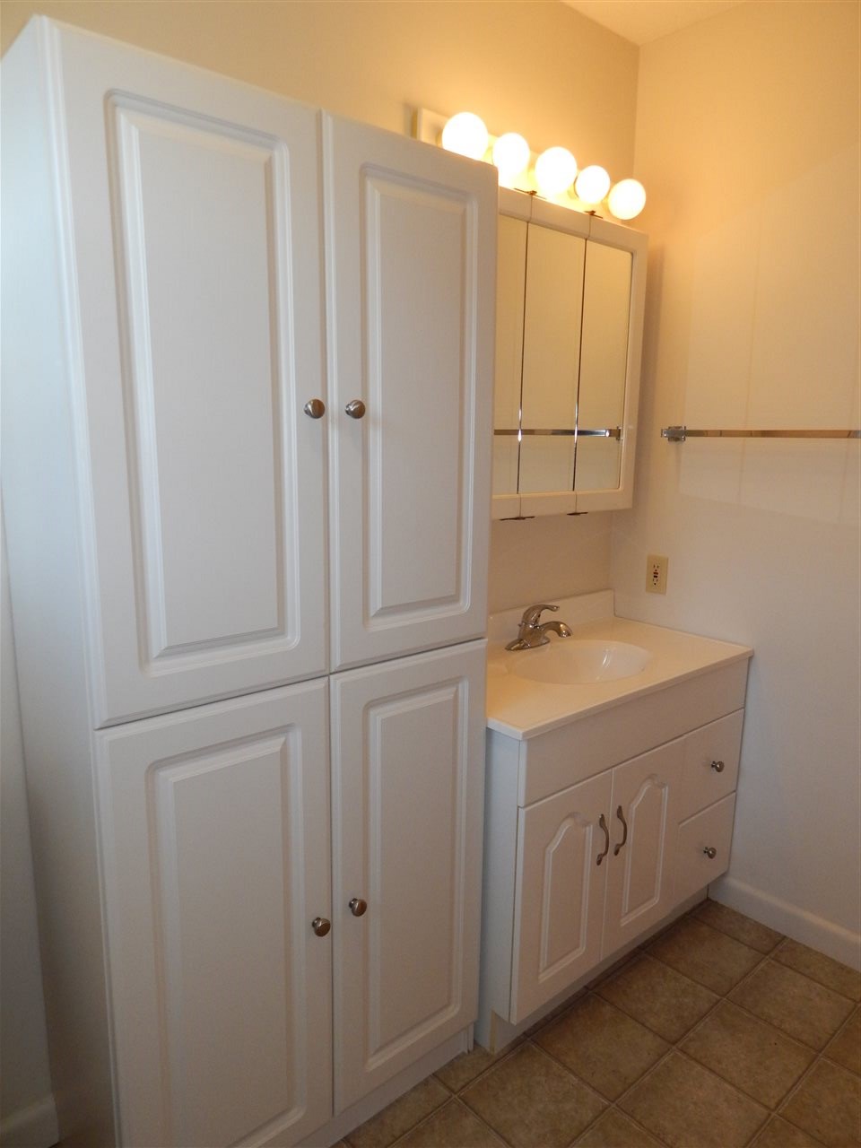 89 Winnacunnet Road, Unit 4 Hampton, NH 03842 - Photo 14 of 19