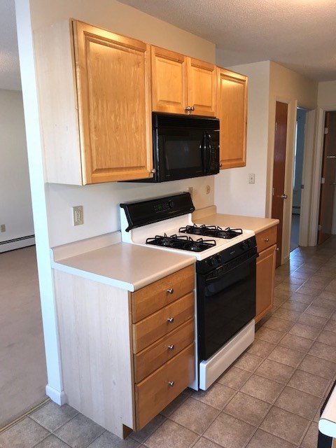 89 Winnacunnet Road, Unit 4 Hampton, NH 03842 - Photo 4 of 19