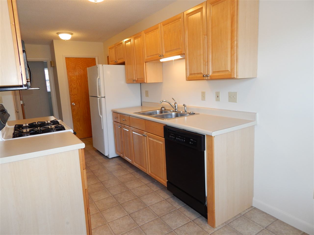 89 Winnacunnet Road, Unit 4 Hampton, NH 03842 - Photo 5 of 19