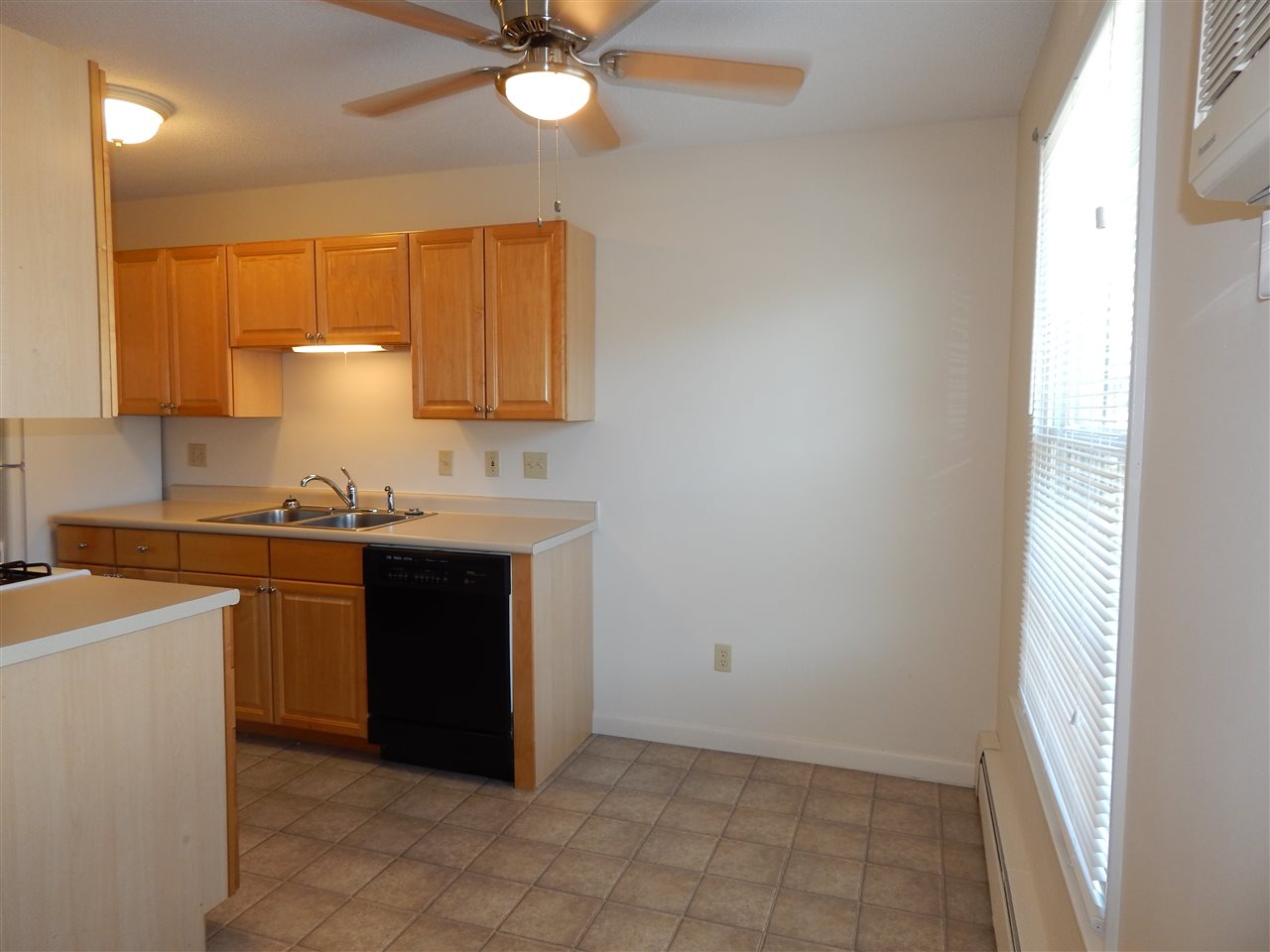89 Winnacunnet Road, Unit 4 Hampton, NH 03842 - Photo 8 of 19