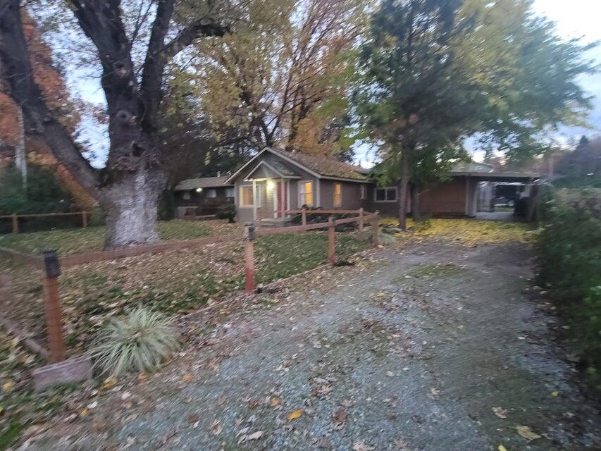 2104 Spring Street Medford, OR 97504 - Photo 9 of 24 6