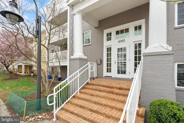$510,000 | 4065 South Four Mile Run Drive, Unit 302, Arlington, VA 22204