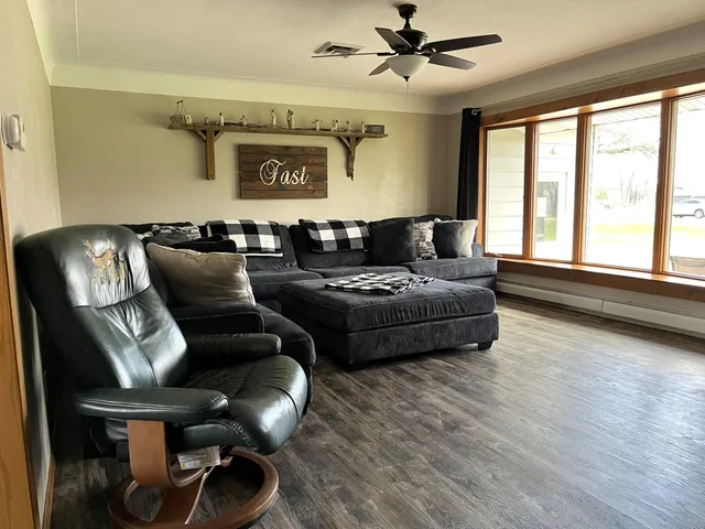 $269,900 | 2250 18th Avenue, Windom, MN 56101