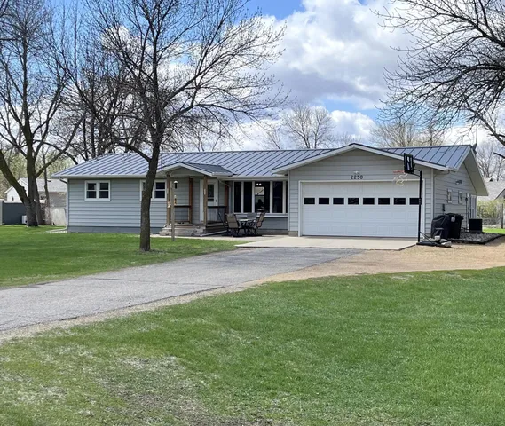 $269,900 | 2250 18th Avenue, Windom, MN 56101