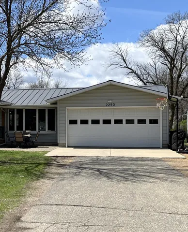 $269,900 | 2250 18th Avenue, Windom, MN 56101
