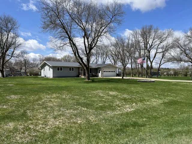 $269,900 | 2250 18th Avenue, Windom, MN 56101