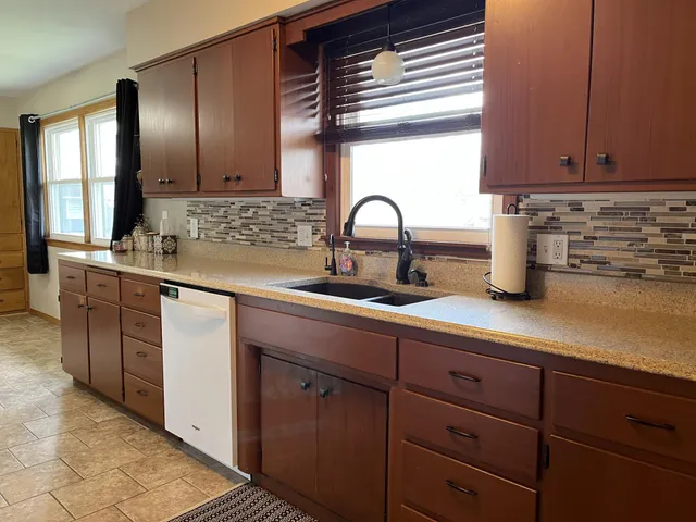 $269,900 | 2250 18th Avenue, Windom, MN 56101