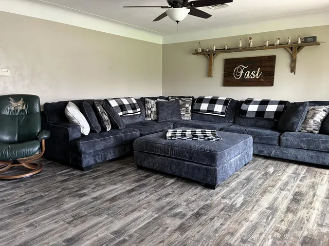 $269,900 | 2250 18th Avenue, Windom, MN 56101