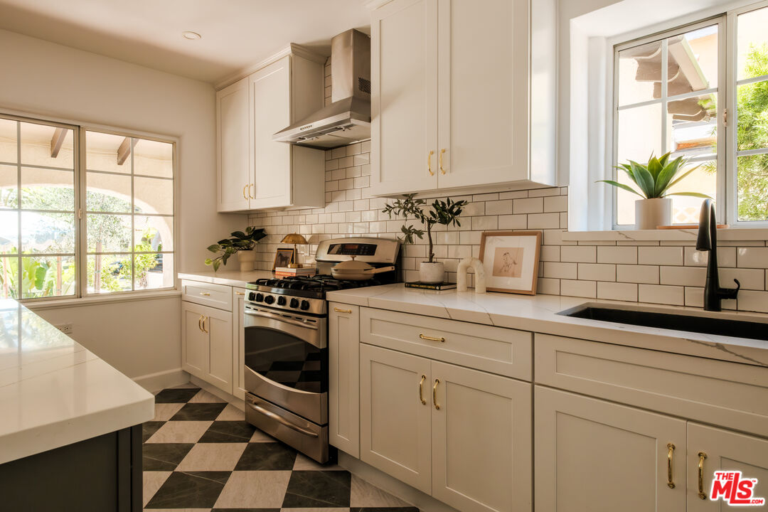 3739 Virginia Road Los Angeles, CA 90016 - Photo 19 of 72