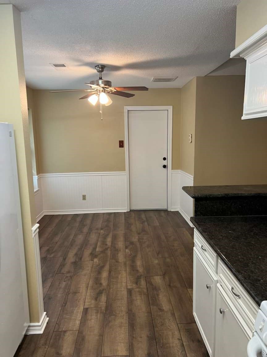 602 Briarclift Lane Baytown, TX 77521 - Photo 5 of 24