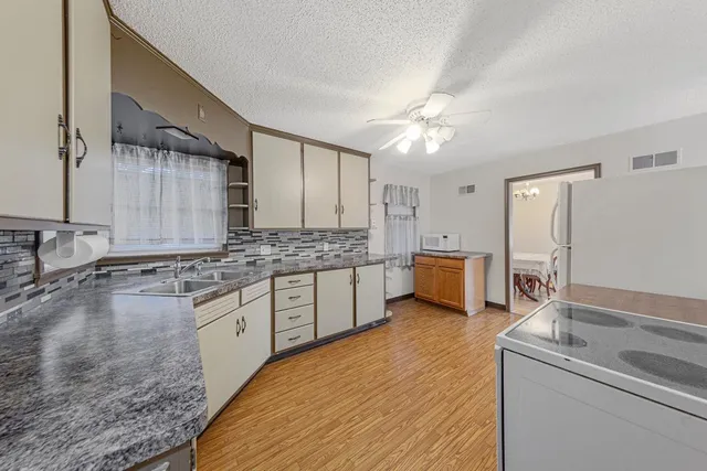 $280,000 | 1450 Lookout Drive, North Mankato, MN 56003