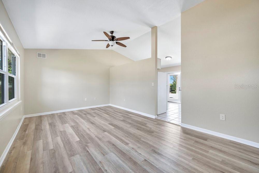 3808 Country Loop West Lakeland, FL 33811 - Photo 5 of 34