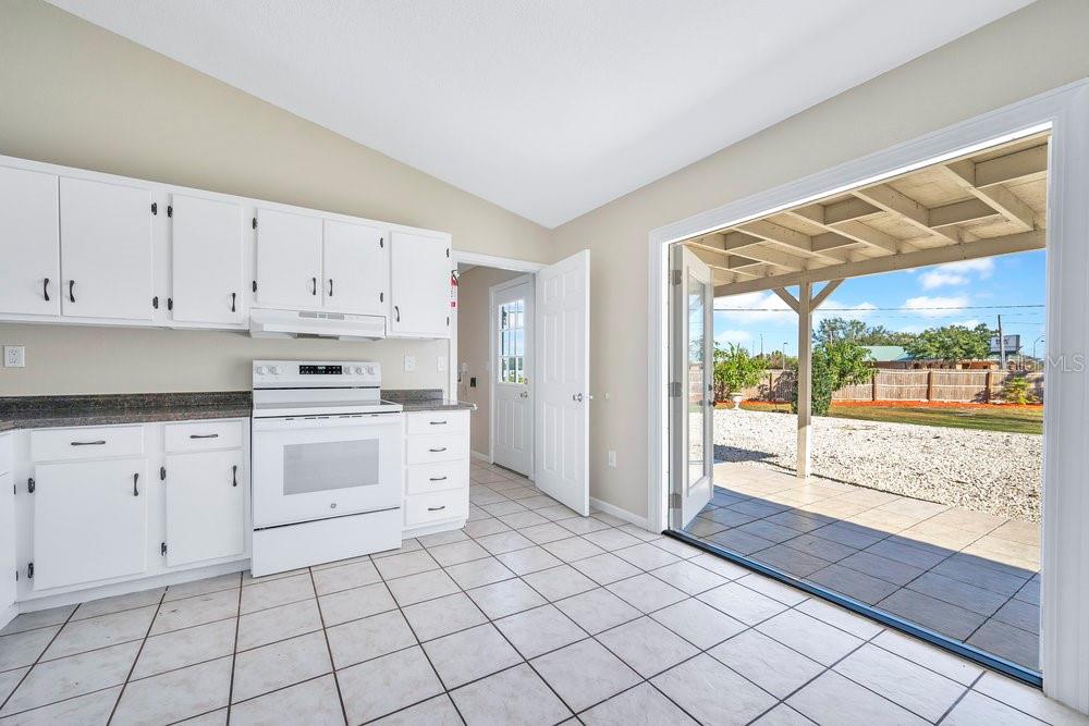 3808 Country Loop West Lakeland, FL 33811 - Photo 9 of 34