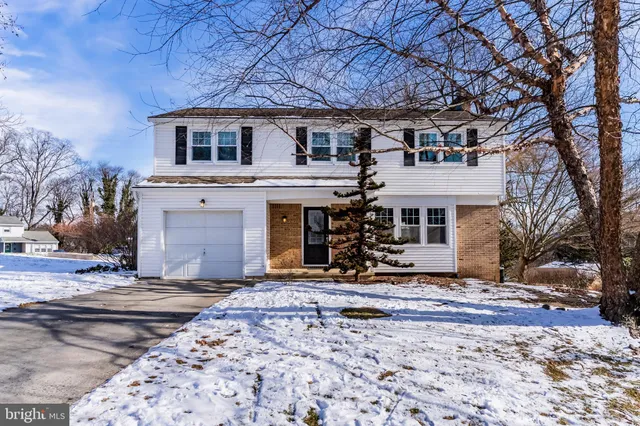 $324,900 | 12 Hickory Place, Camp Hill, PA 17011