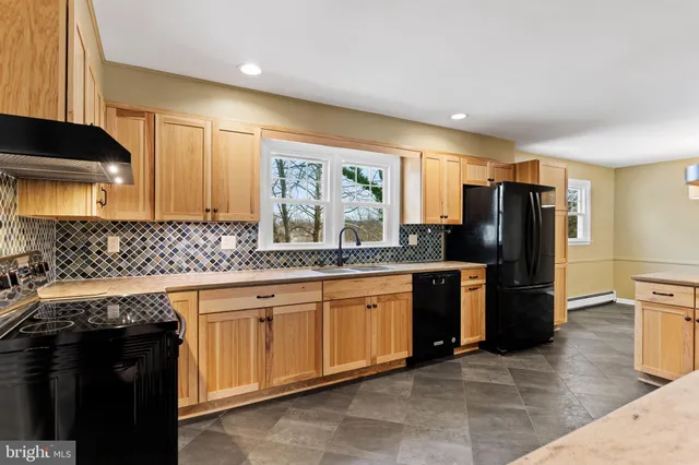 $324,900 | 12 Hickory Place, Camp Hill, PA 17011