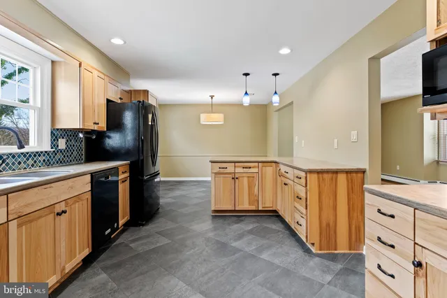 $324,900 | 12 Hickory Place, Camp Hill, PA 17011