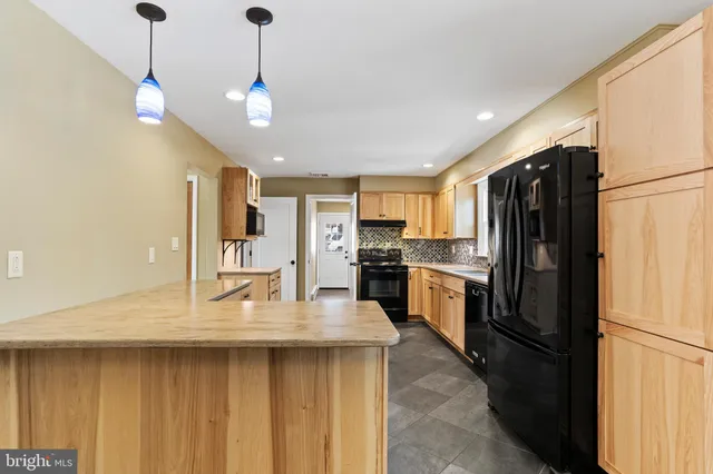 $324,900 | 12 Hickory Place, Camp Hill, PA 17011