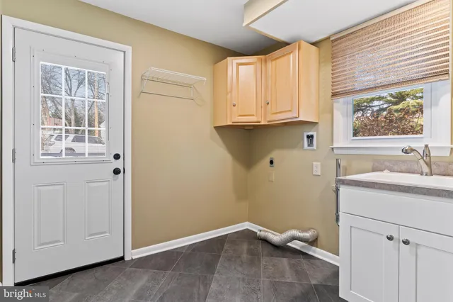 $324,900 | 12 Hickory Place, Camp Hill, PA 17011