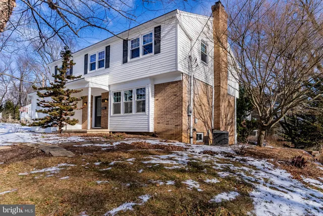 $324,900 | 12 Hickory Place, Camp Hill, PA 17011