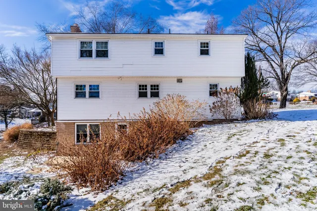 $324,900 | 12 Hickory Place, Camp Hill, PA 17011