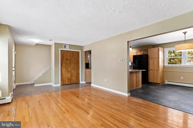 $324,900 | 12 Hickory Place, Camp Hill, PA 17011