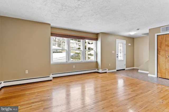 $324,900 | 12 Hickory Place, Camp Hill, PA 17011