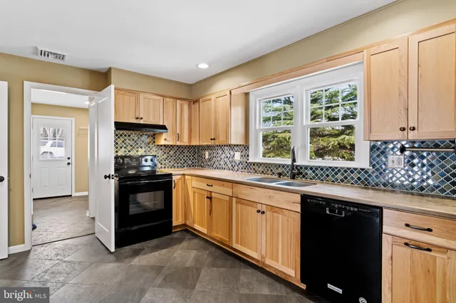 $324,900 | 12 Hickory Place, Camp Hill, PA 17011