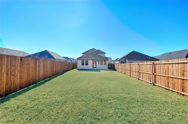 $2,600 | 806 Pne Bch Drive, McKinney, TX 75071