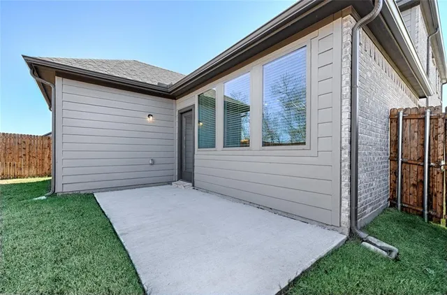 $2,600 | 806 Pne Bch Drive, McKinney, TX 75071