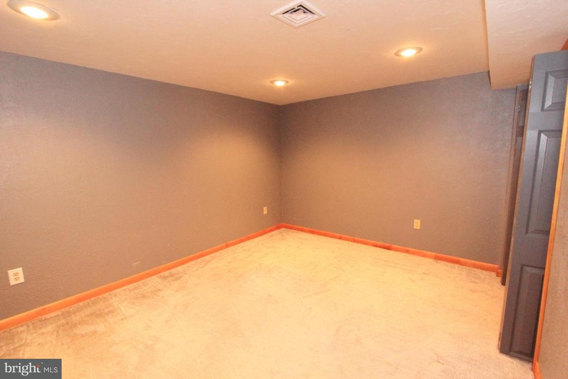 417 Hensley Street Lititz, PA 17543 - Photo 11 of 14