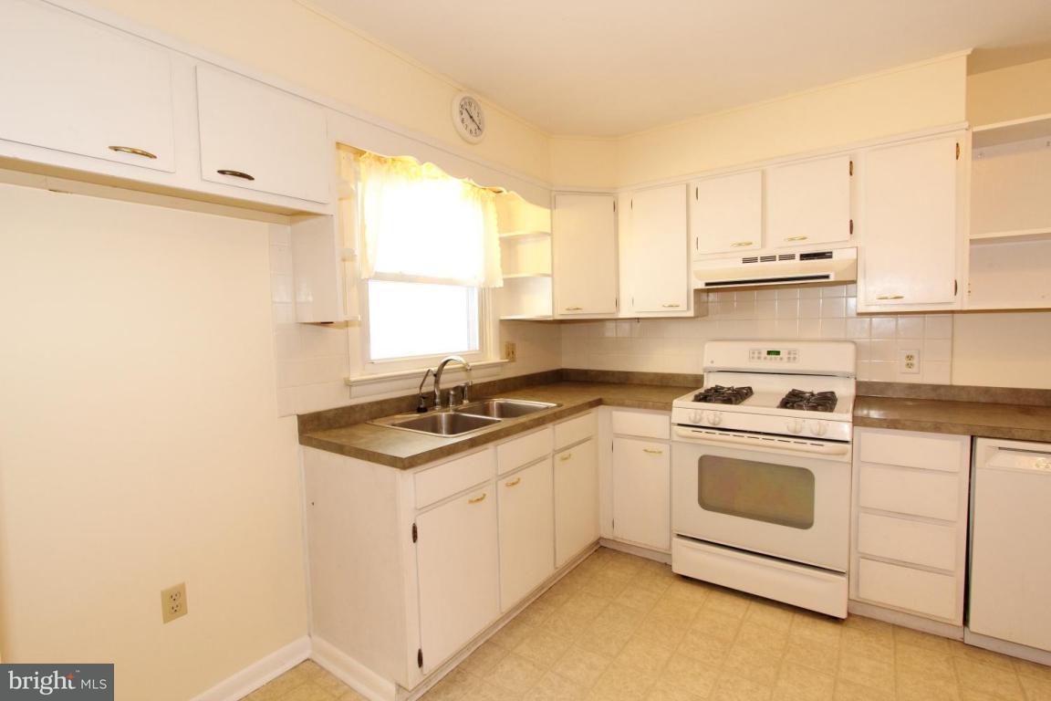 417 Hensley Street Lititz, PA 17543 - Photo 4 of 14