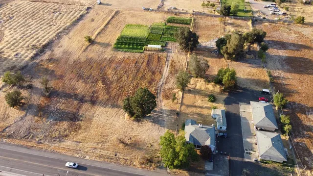 a picture of a bathroom