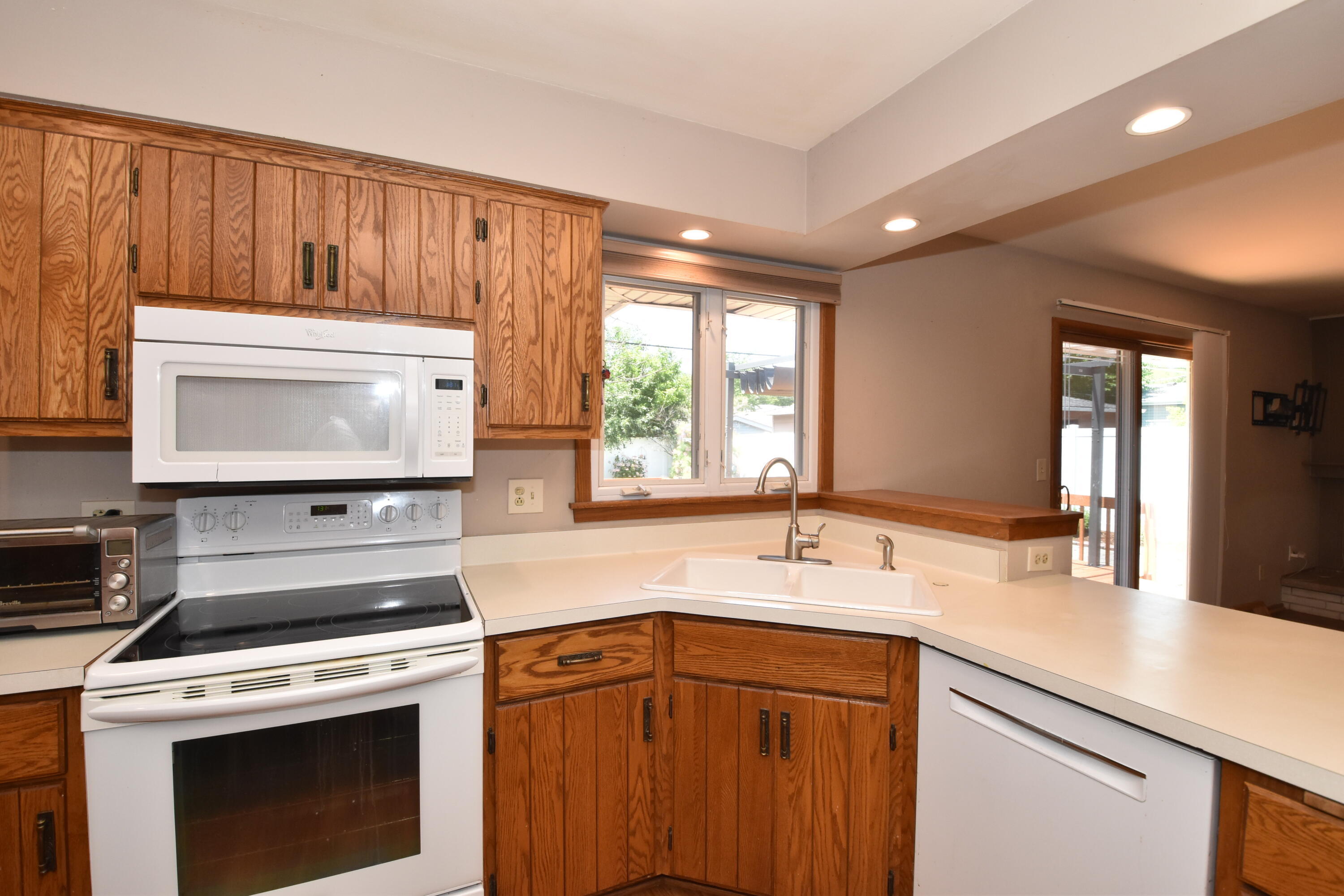 48 Virginia Street Racine, WI 53405 - Photo 15 of 47 Kitchen